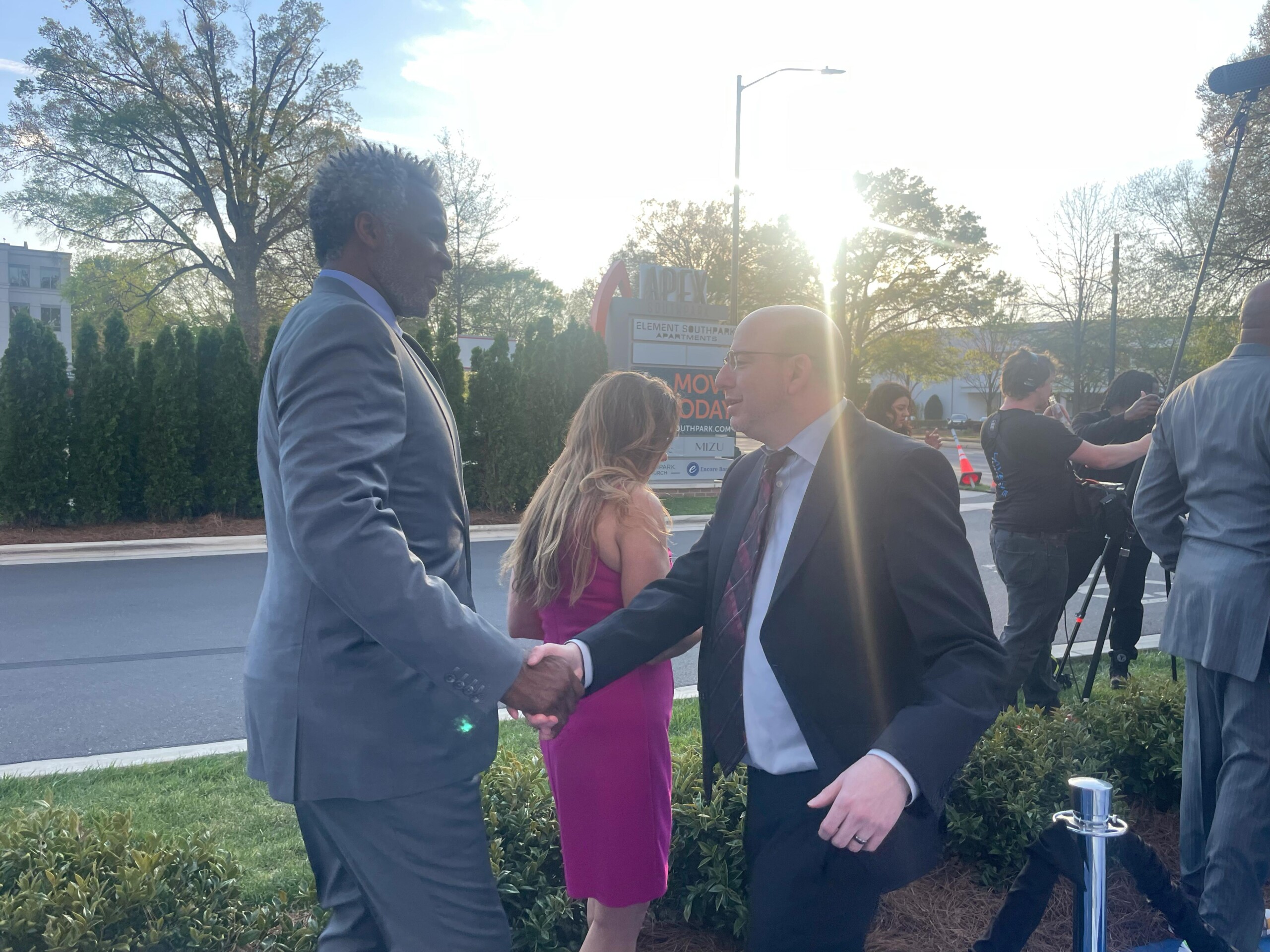 Charles-Oakley-1 - WCCB Charlotte's CW