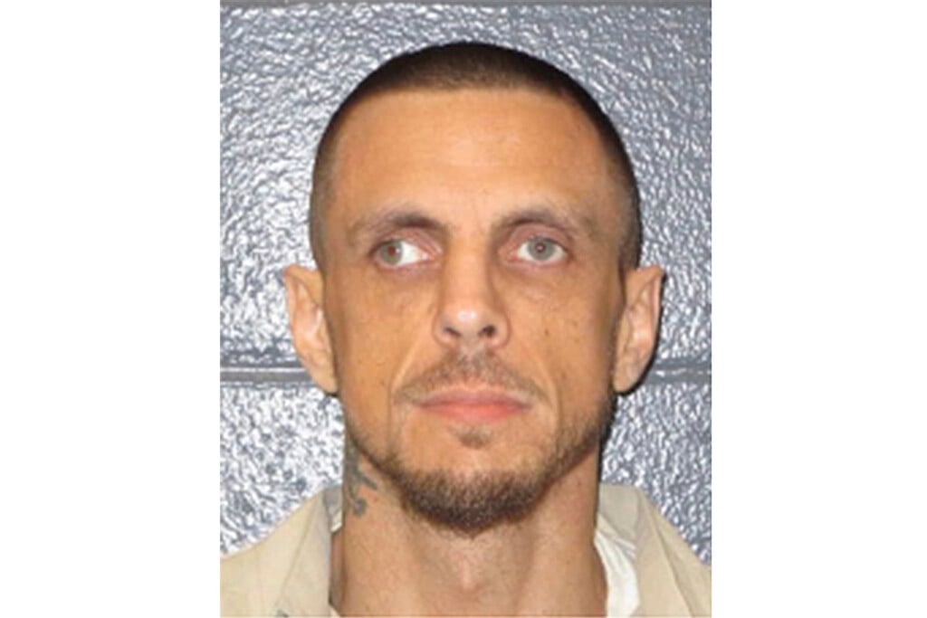 Prison Cellphone Killing