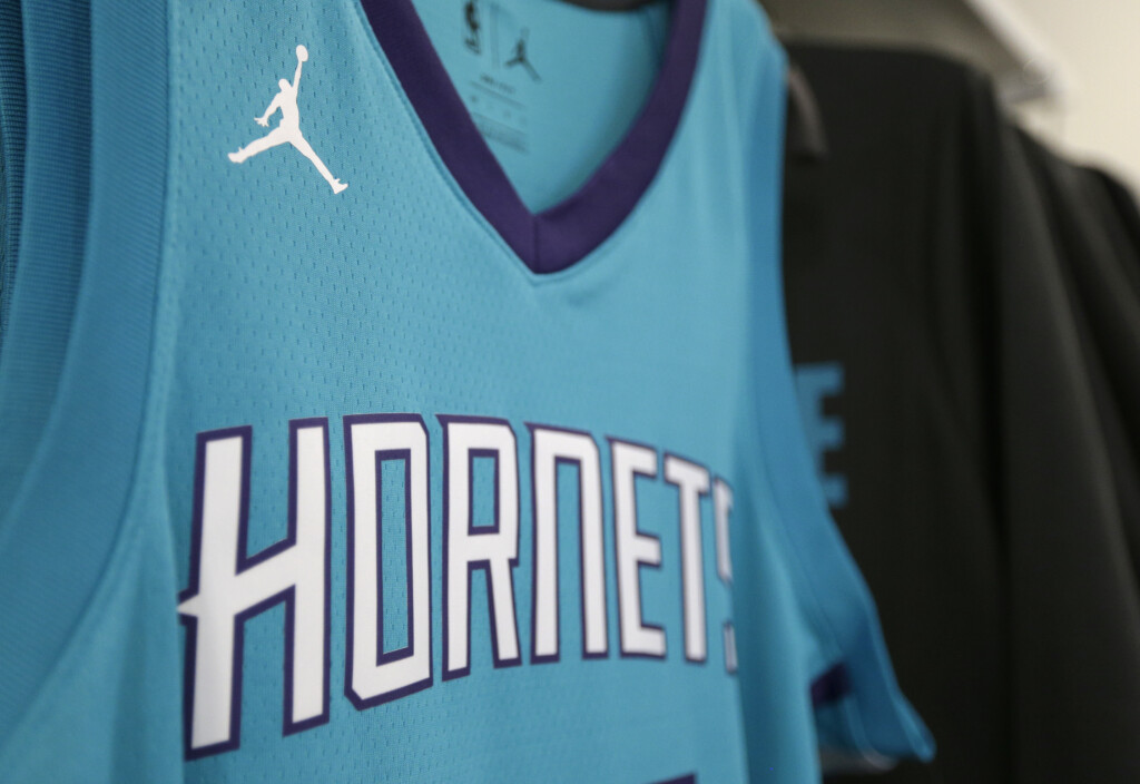 Hornets Jordan Coup Basketball