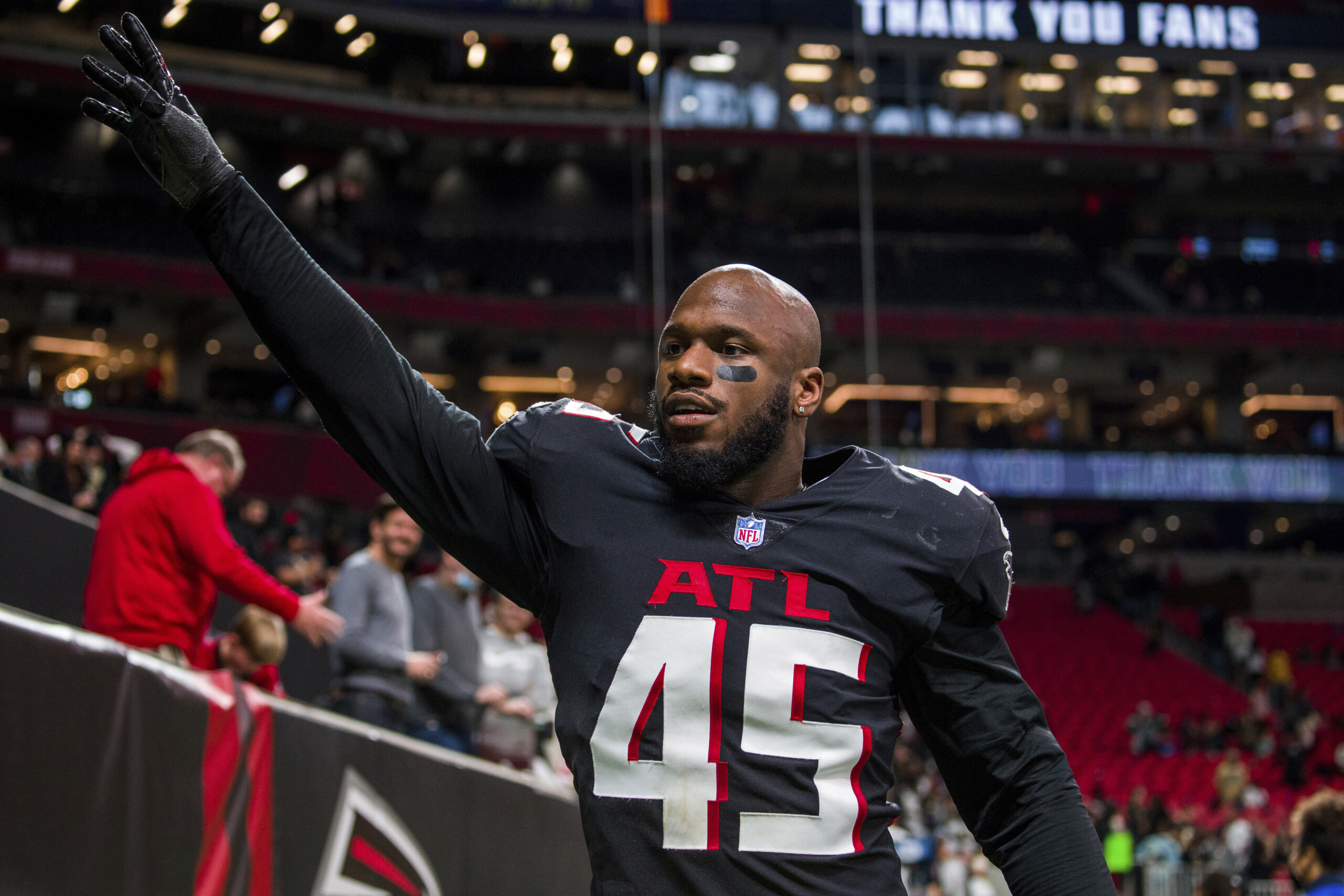 Report: Deion Jones agrees to terms with Panthers - NBC Sports