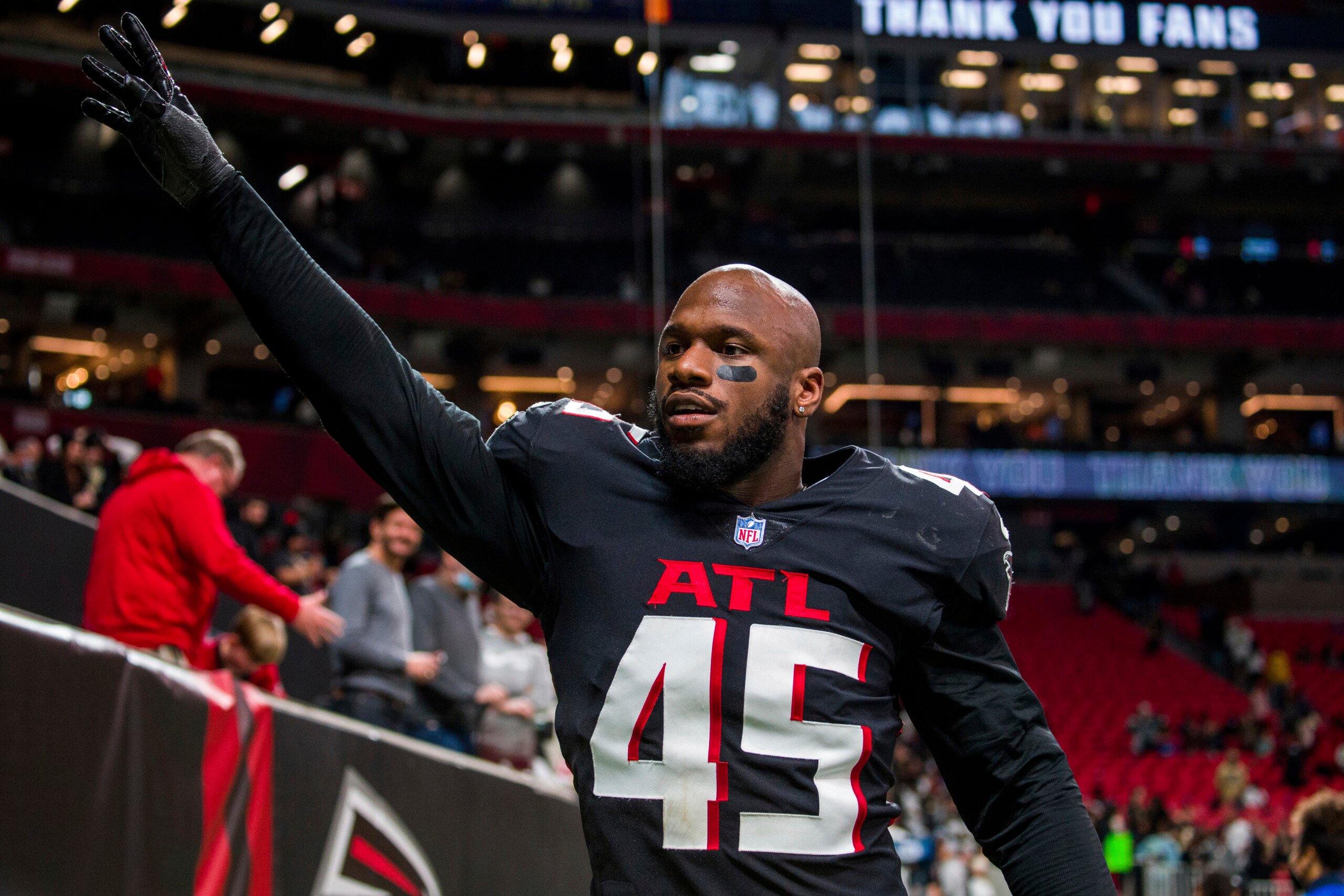 Charlotte, NC, USA. 23rd Dec, 2018. Atlanta Falcons linebacker Deion Jones  (45) gets stiff armed by Carolina Panthers running back Christian McCaffrey  (22) the NFL matchup at Bank of America Stadium in