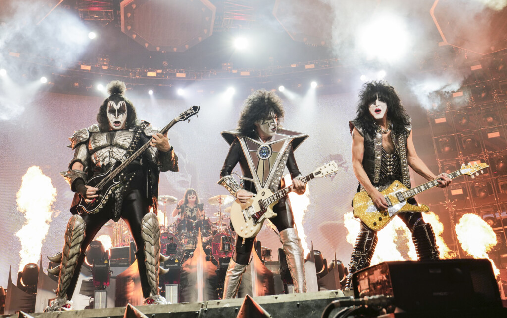 Gene Simmons Tommy Thayer Paul Stanley