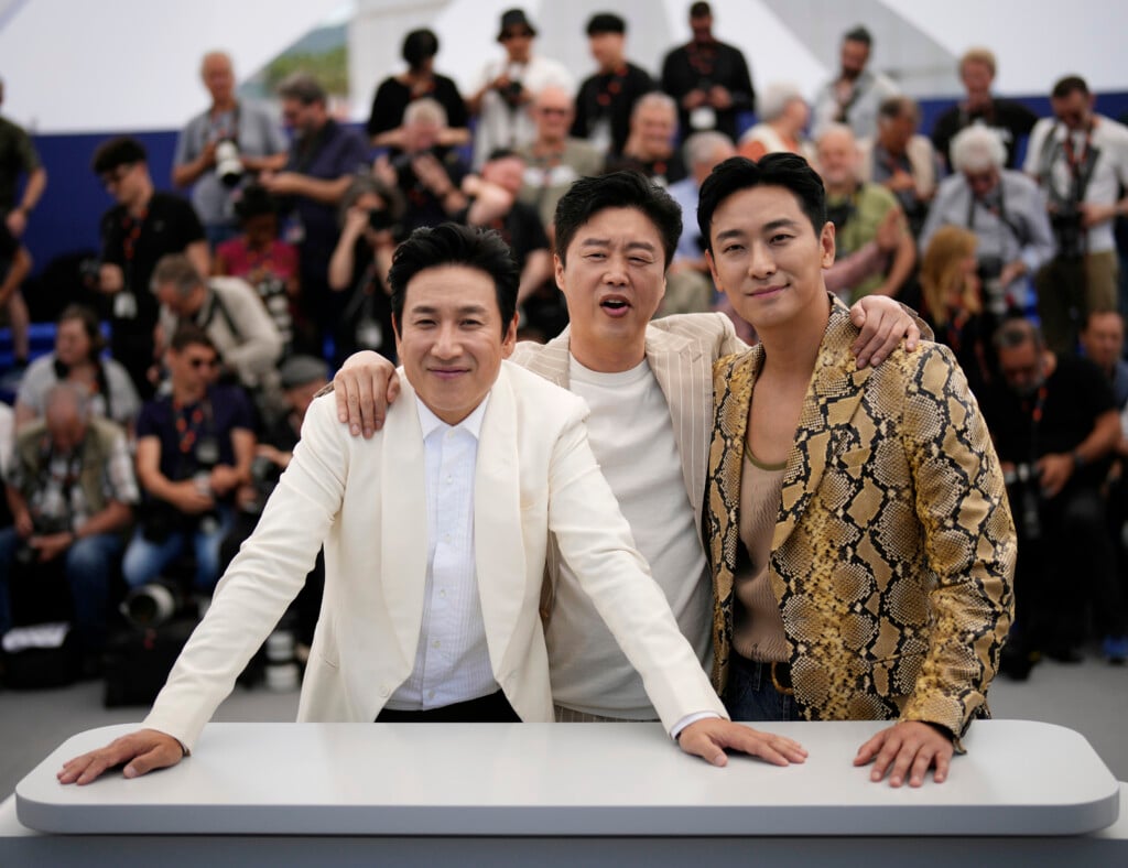 Lee Sun Kyun Kim Hee Won Ju Ji Hoon