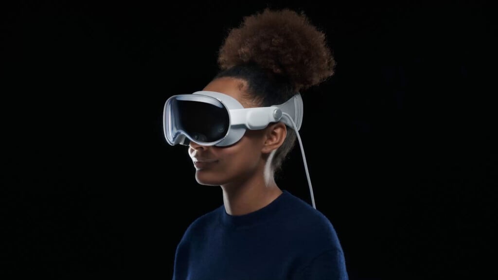 Apple Wwcd23 Vision Pro Rotation 230605jpglarge 2x