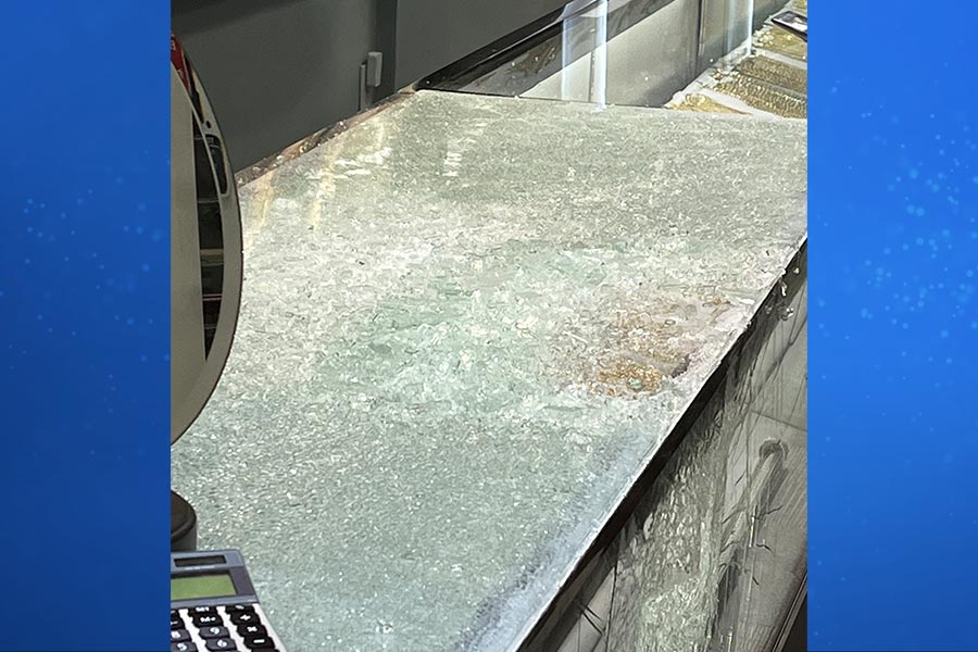 Witnesses Attempted Smash And Grab Robbery Happened At Jewelry Store Inside Carolina Place Mall