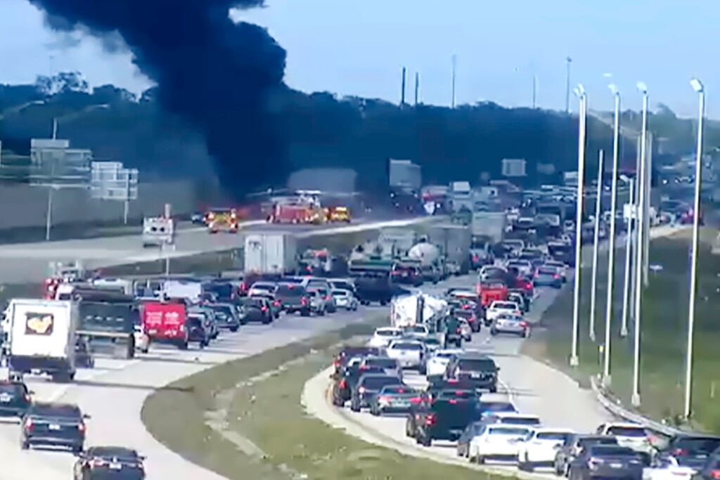 Plane Lands Florida Interstate