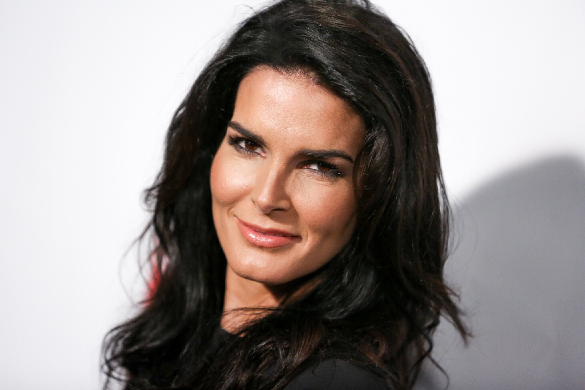 Angie Harmon - WCCB Charlotte's CW