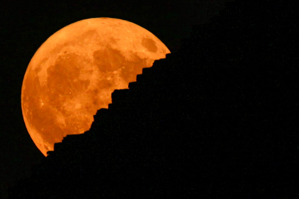 Aptopix Sci Supermoon Egypt