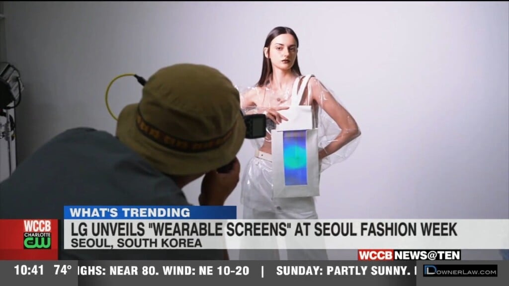 Lg Unveils “wearable Screens” At Seoul Fashion Week