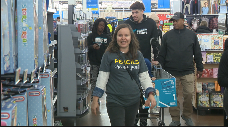 Hornets And Teachers Look For School Supplies