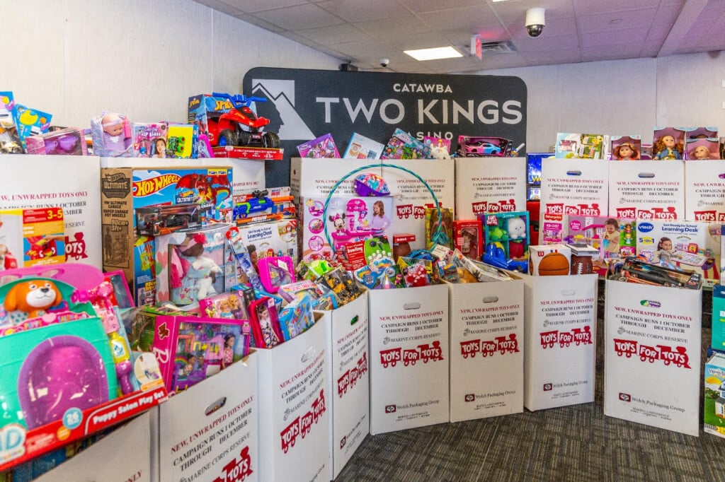 Catawba Two Kings Casino Donates 20000 In Toys To Local Children Via Toys For Tots Campaign