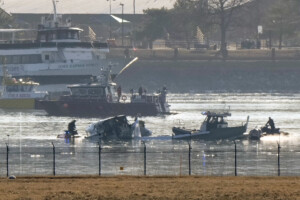 Search and rescue efforts are seen around a wreckage site in the Potomac River from Ronald Reagan Washington National Airport, early Thursday morning, Jan. 30, 2025, in Arlington, Va. (AP Photo/Mark Schiefelbein)