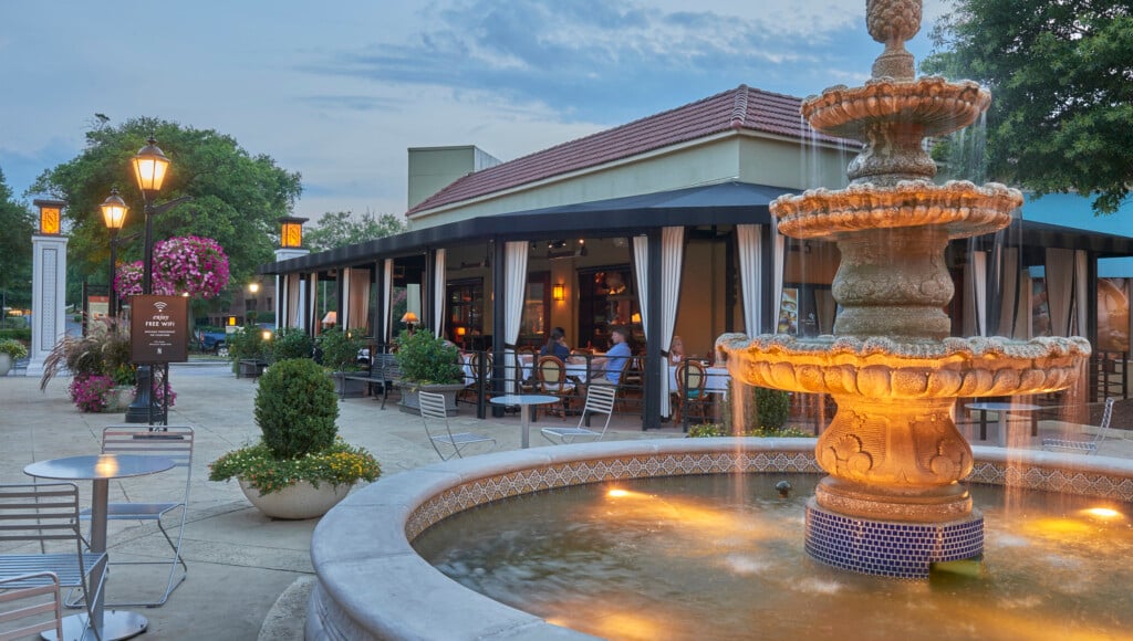 13 Specialty Shops Southpark Fountain And Patio