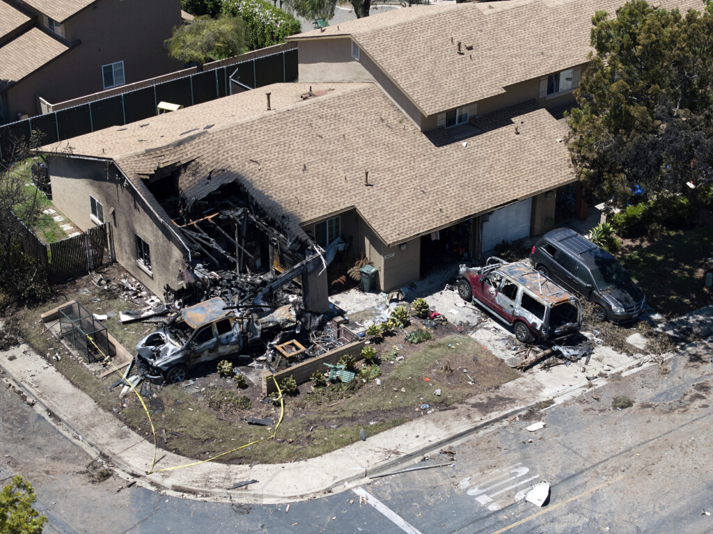 Aptopix Plane Crash San Diego