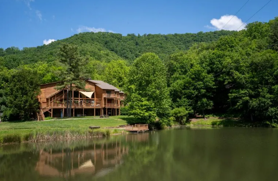A residential treatment school in NC has closed after the death of 2 students. Photo from: Asheville Academy.
