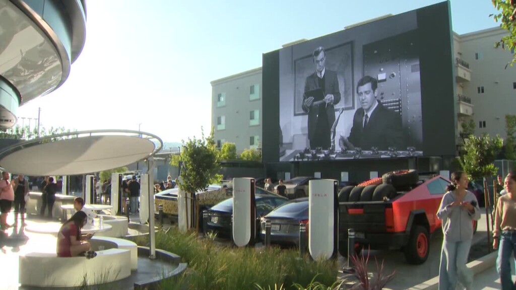 Customers Wait Hours To Sample New Tesla Diner