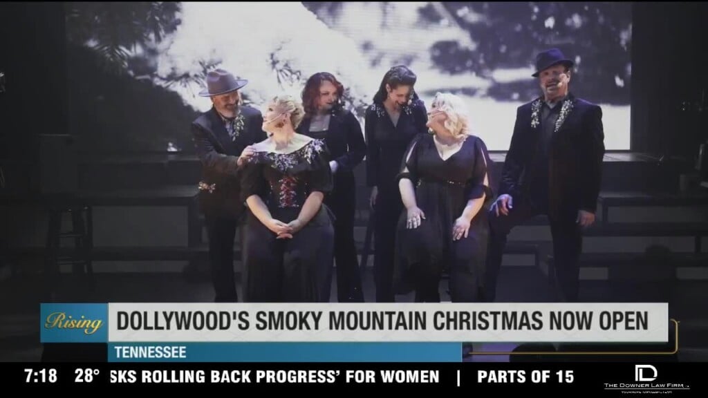 Dollywood Marks 25 Years Of Smoky Mountain Christmas