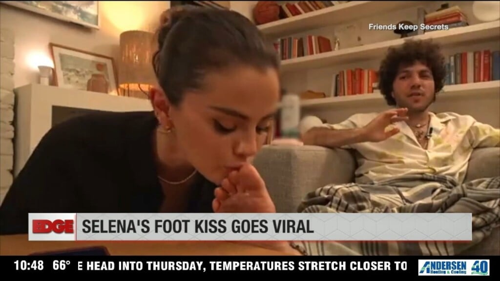 Selena Foot Kiss