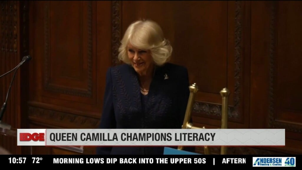 The Queen Tells Americans They Should Read More