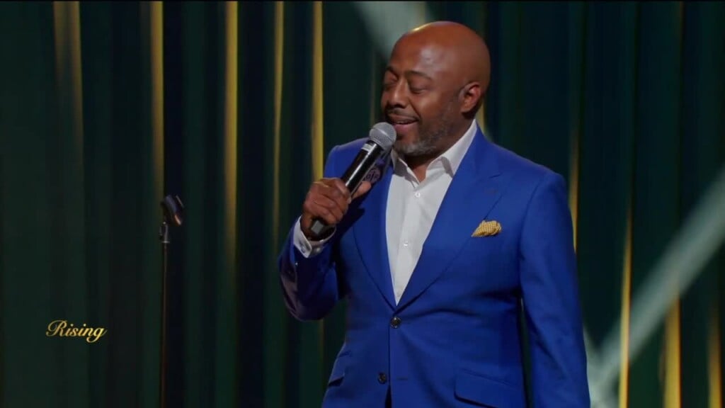 Donnell Rawlings Takes The Comedy Zone Stage