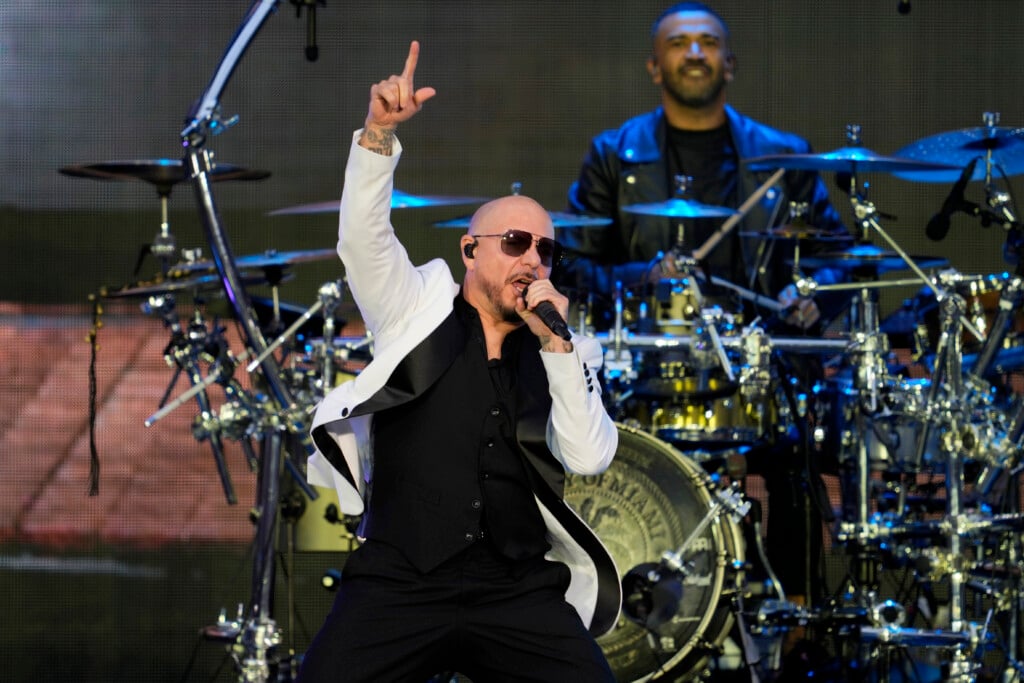 Pitbull In Concert East Rutherford, N.j.