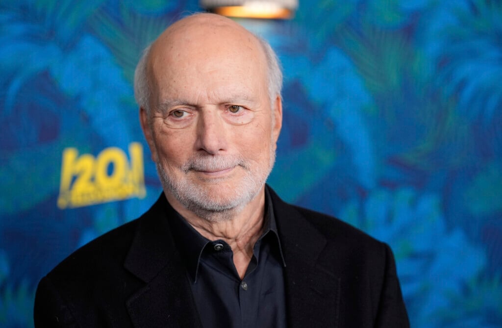 La Premiere Of "mid Century Modern"
