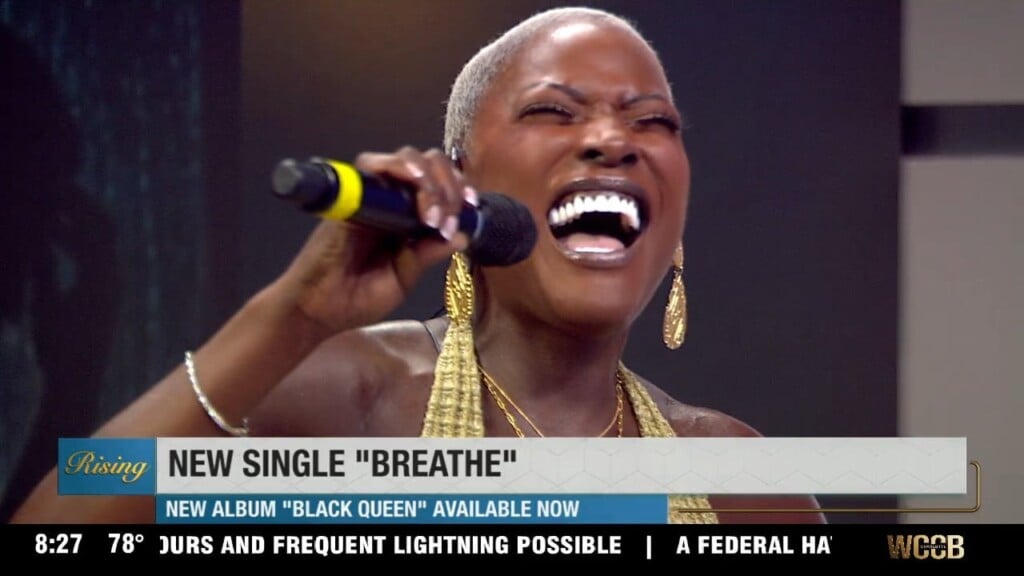 Simone Green Performs "breathe" From Her Album "black Queen"