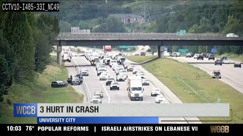 3 Hurt In Crash On I485