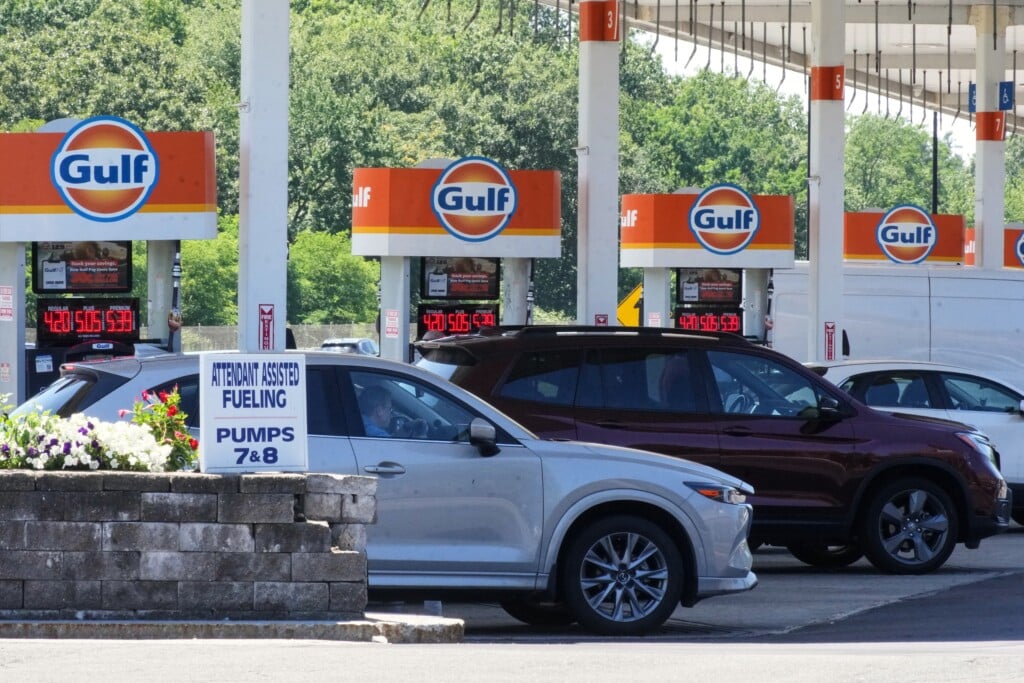 Gas Prices Gulf Oil Station