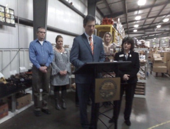 Mayor Berke announces more food vouchers at Chattanooga Food Bank