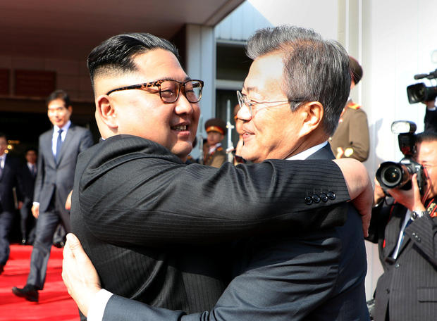 South Korean President Moon Jae-in bids fairwell to North Korean leader Kim Jong Un as he leaves after their summit at the truce village of Panmunjom