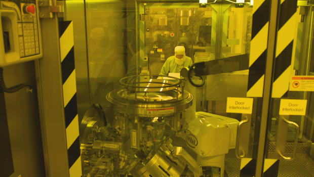 intel-computer-chip-factory-620.jpg 