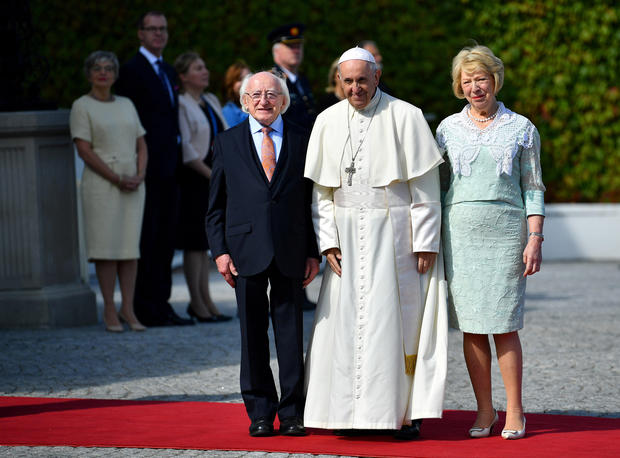 Pope Francis poses next to Ireland's President Michael Higgins and his wife Sabina Coyne during his visit in Dublin 