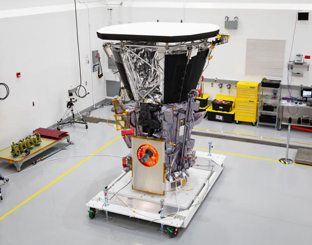 081118-parker-cleanroom.jpg 