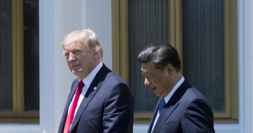 US President Donald Trump (L) and Chinese President Xi Jinping (R) walk together at the Mar-a-Lago estate in West Palm Beach