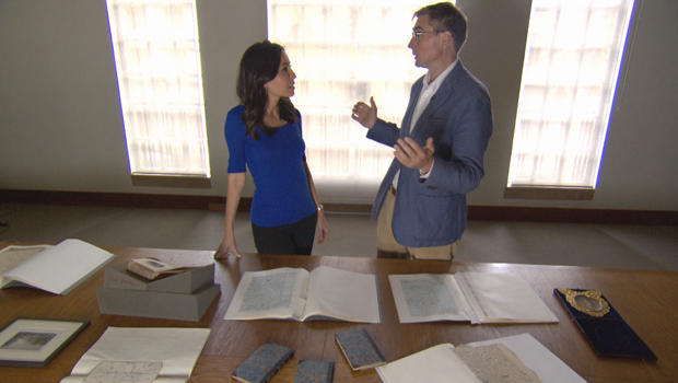 mary-shelley-frankenstein-chris-fletcher-and-roxana-saberi-with-manuscript-620.jpg 