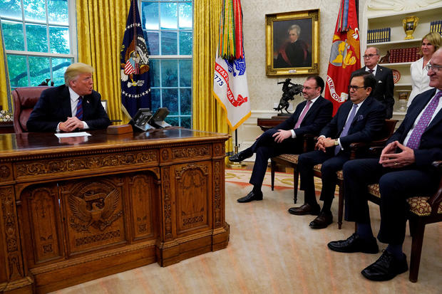 Mexico's Foreign Minister Luis Videgaray (C)