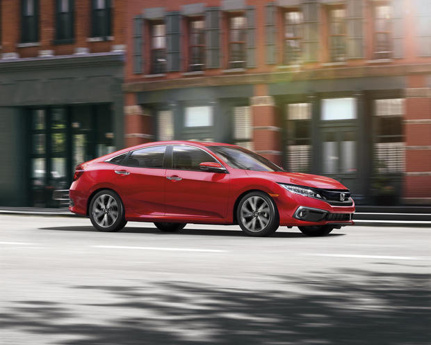 2019-honda-civic-sedan-01.jpg
