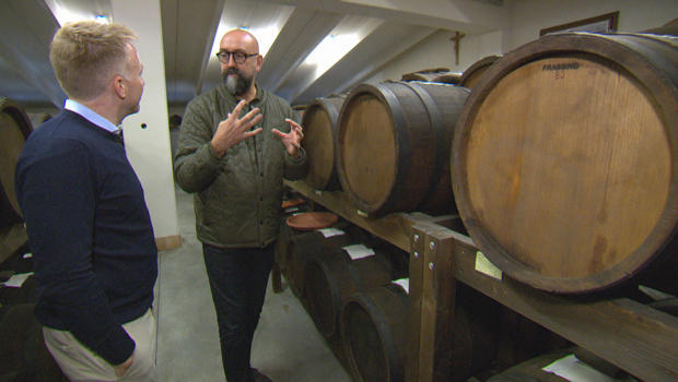 balsamic-vinegar-rolando-beramendi-seth-doane-with-aging-barrels-620.jpg 