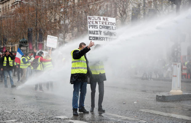 Protesters wearing yellow vest