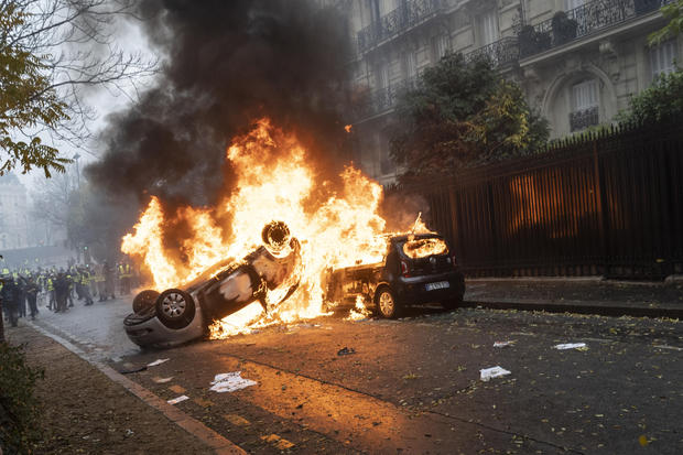 France's 'Yellow Vest' Protesters Return to Champs-Elysees 