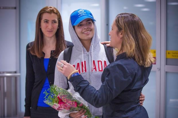 Saudi teenager Rahaf Mohammed al-Qunun (C