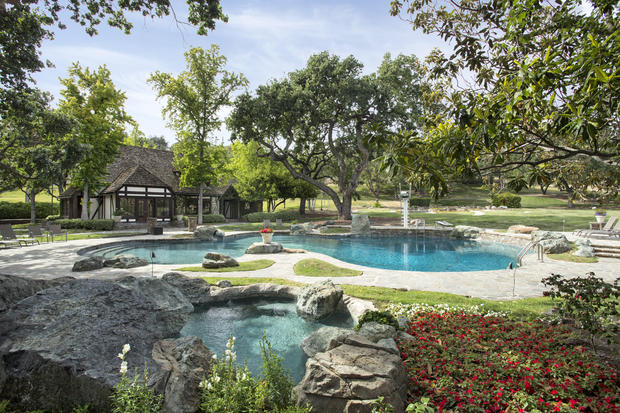 svr-10-jimbartsch-pool-poolhouse.jpg 