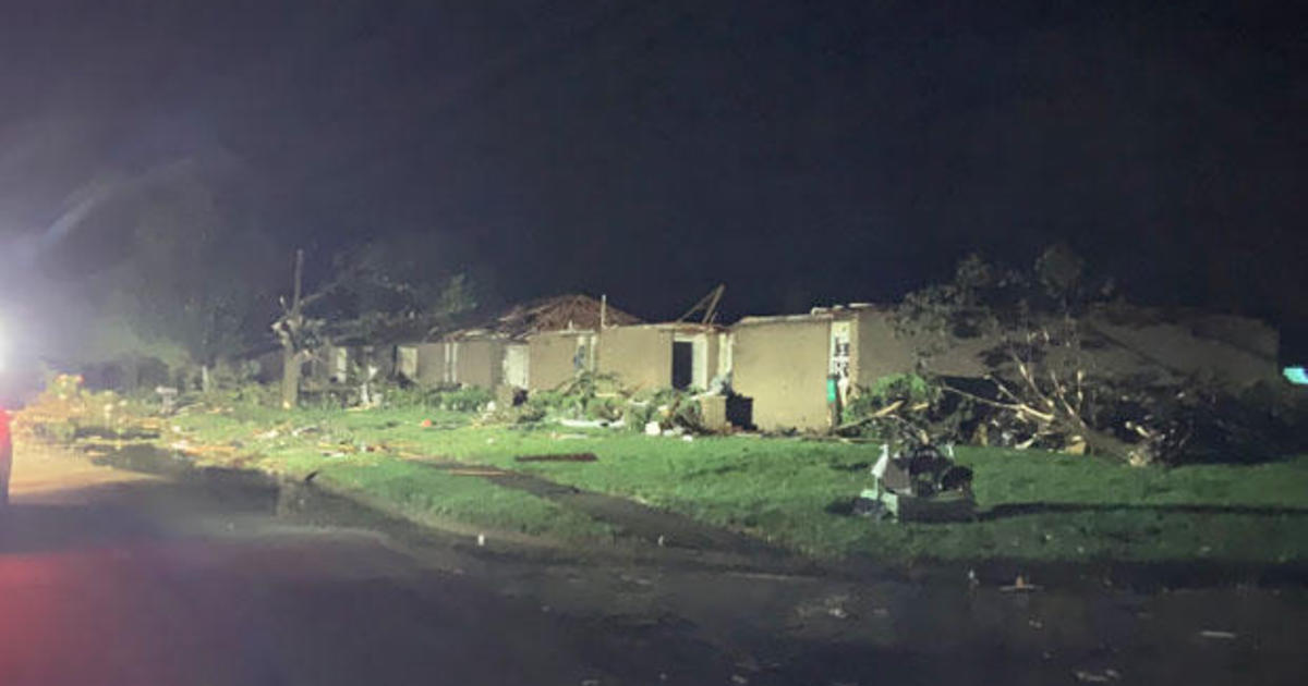 Tornadoes tear through Dayton, Ohio area, leave "crazy damage" WDEF