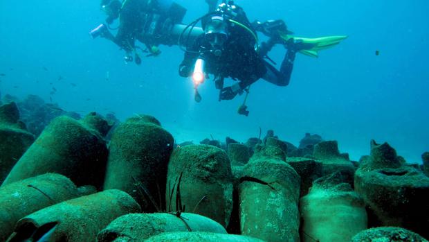 Shipwrecks and lost treasure 