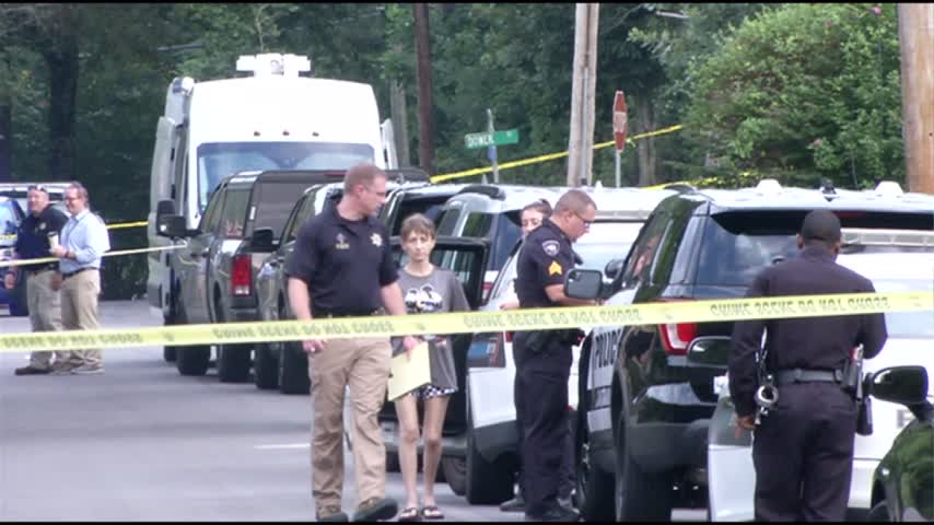 Chattanooga Police shoot a man holding 3 hostages in Lookout Valley