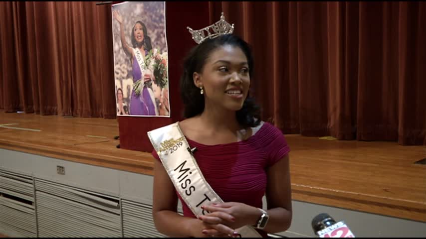 Miss Tennessee visits Tyner Academy
