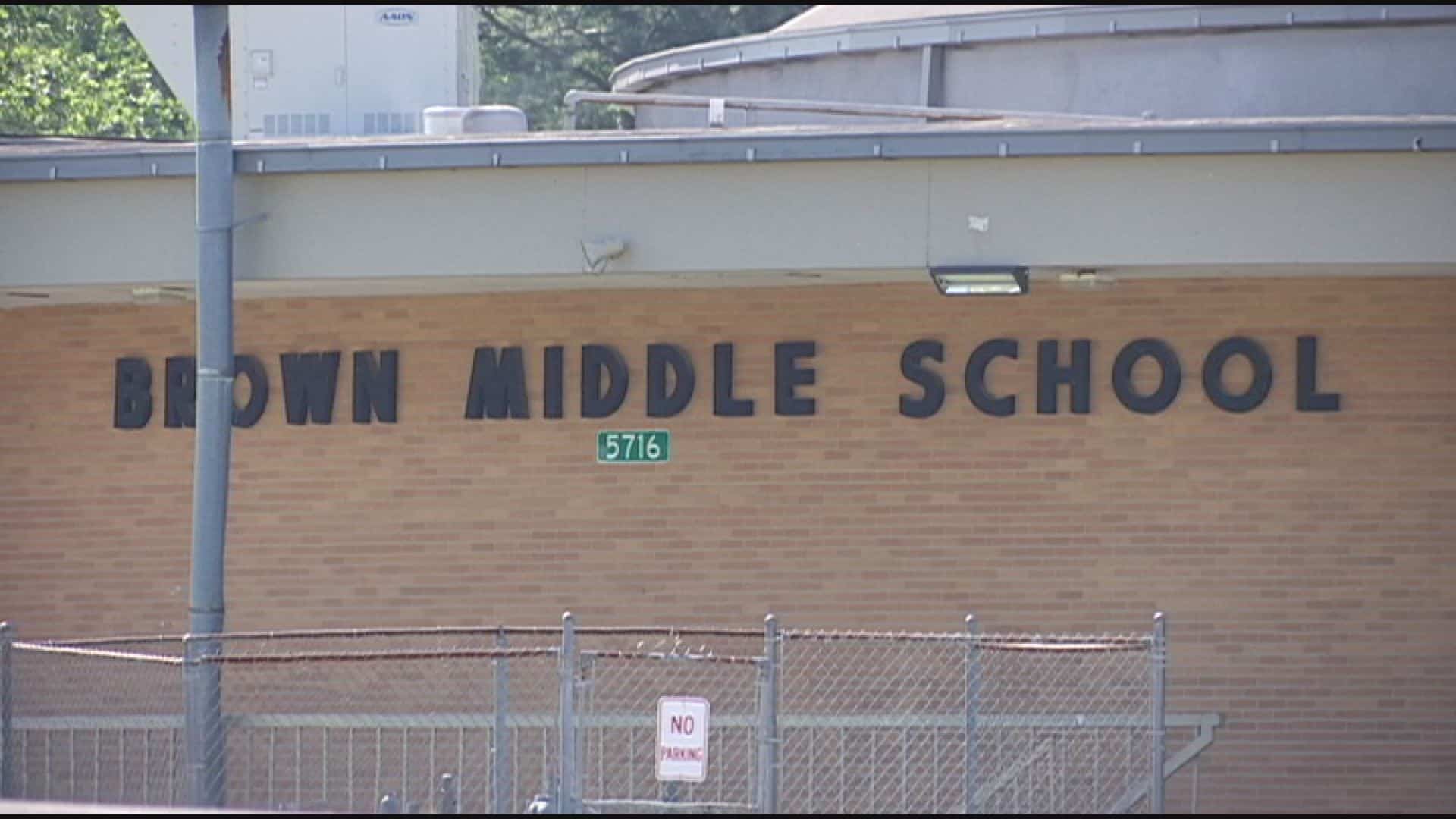 brown-middle-school-reports-student-with-a-handgun-wdef