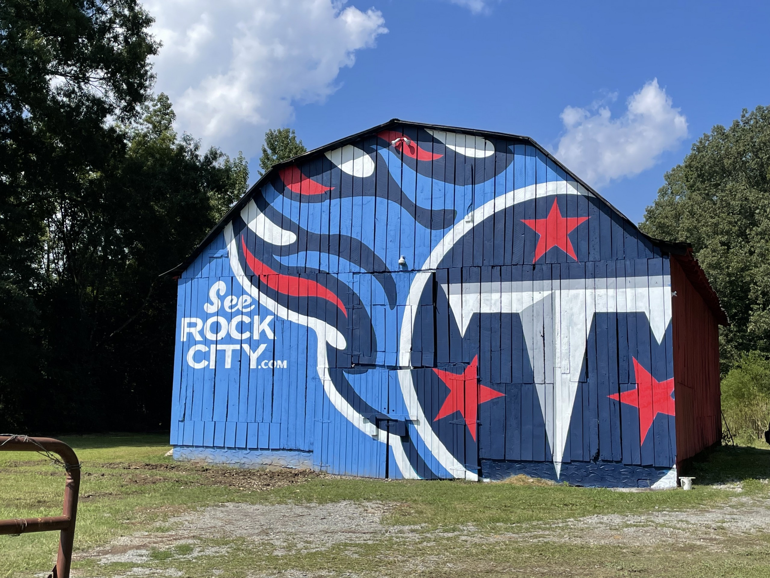 Tennessee Titans Unveil New Downtown Mural