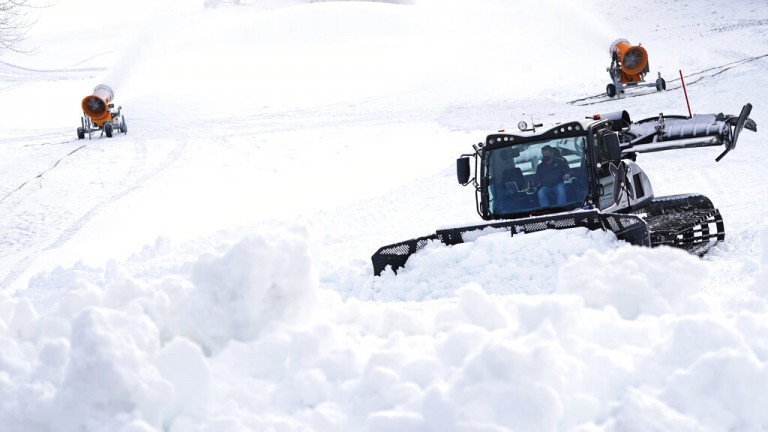 Virus Outbreak Ski Season